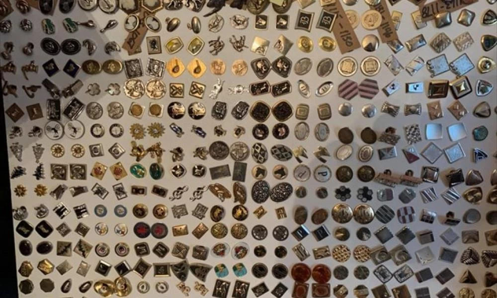 Στο Γκίνες η μεγαλύτερη συλλογή από μανικετόκουμπα